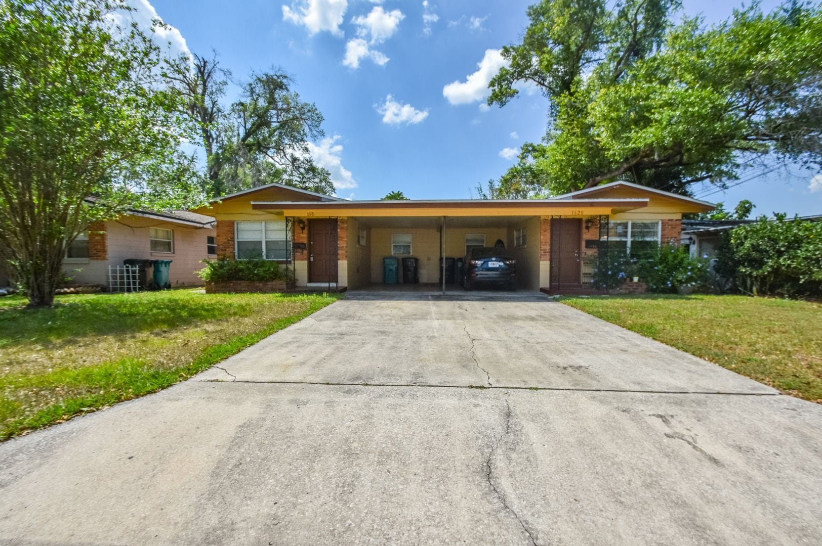 Building Photo - Enjoy Downtown living in this 2/1 Duplex!!