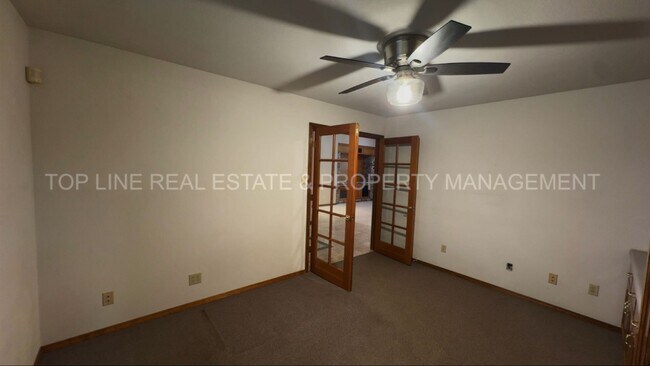 Building Photo - Beautiful Country Custom Home For Rent in Corcoran!