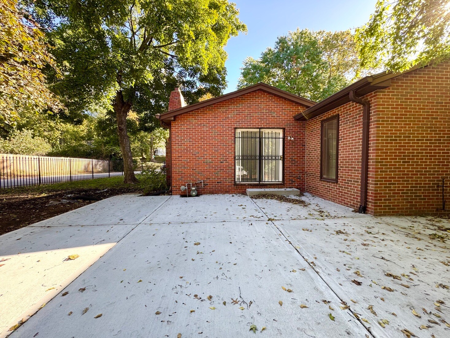 Building Photo - 3640 N Walnut St