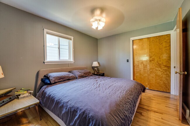 Building Photo - 4 bed, 2 bath Ranch Home near City Park W/ Finished Bsmt & Fenced Yard!