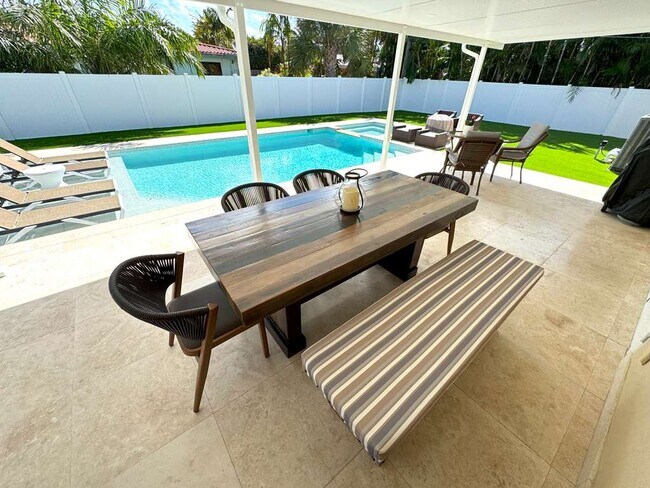 Building Photo - 2216 NW 4th Ave