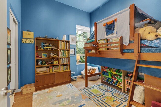 Third BR w/ ensuite bath, now painted white - 4831 Craner Ave