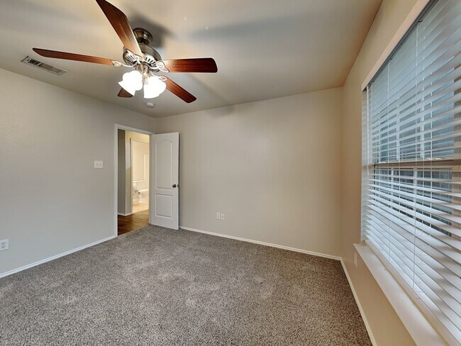 Building Photo - 219 Stable Dr