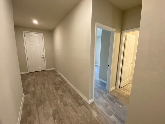 Building Photo - Freshly Updated 5-Bedroom, 4-Bath Home in Grand Oaks – Nearly New Condition