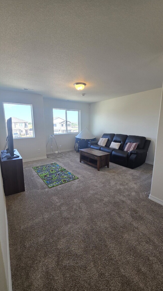 Building Photo - Beautiful 4BR 2.5 bath Home in Bradley Heights near Military bases