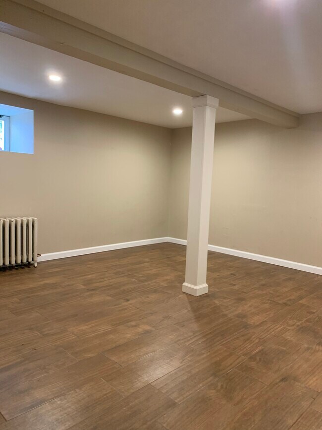 Building Photo - 52 Goodall St