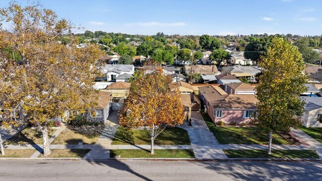 Building Photo - Beautifully Remodeled 3-Bedroom Home in Prime Lakewood Neighborhood