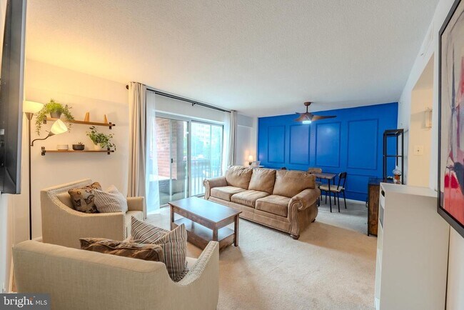 Building Photo - 1300 Army Navy Dr