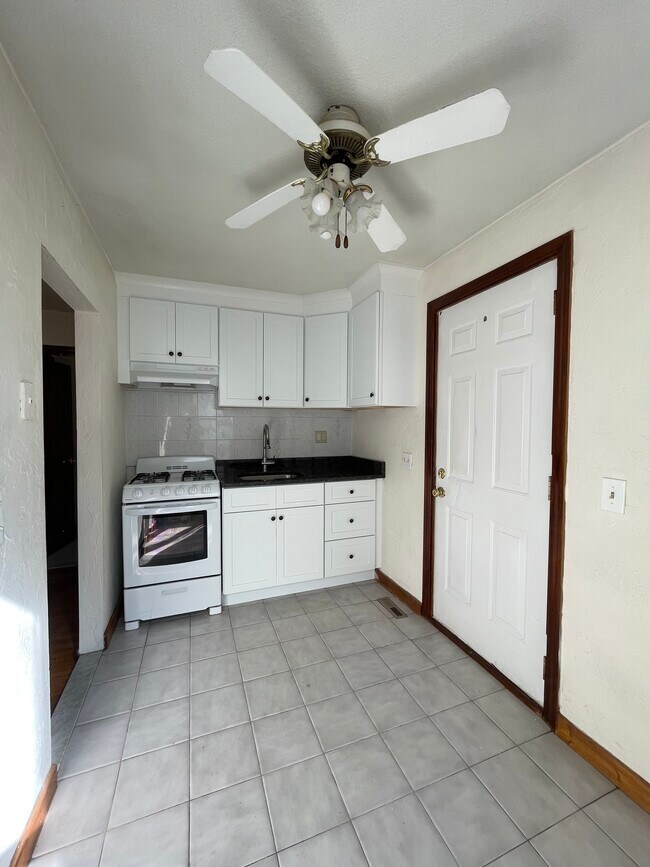Building Photo - 45 Kirtland St