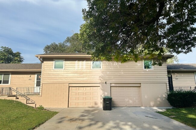 Building Photo - Aksarben Duplex