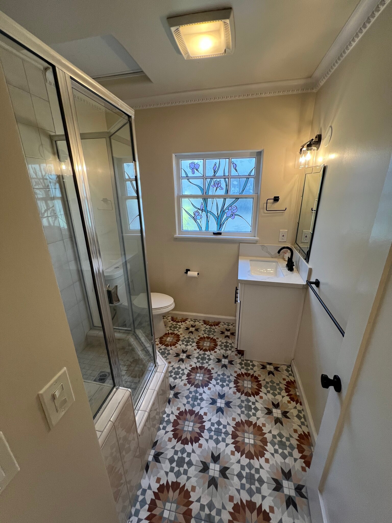 Bath1 - 2528 Front St