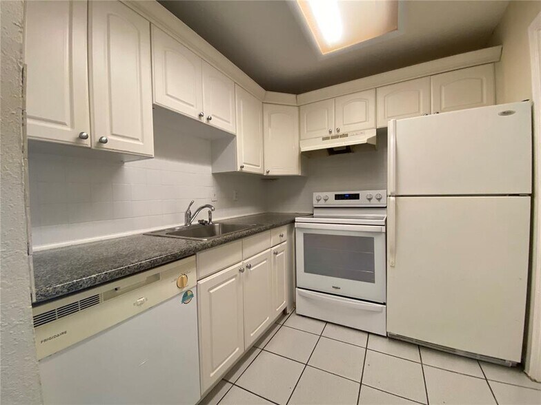 Primary Photo - 2775 Taft St
