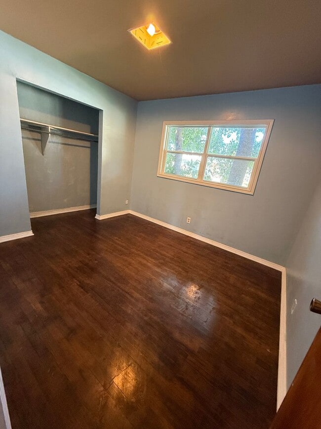 Building Photo - 4 Bed 2 Bath Home! In Highland School Dist...