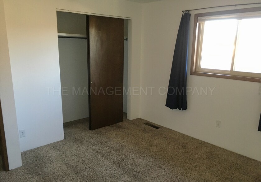 Building Photo - 1127 Sunburst St