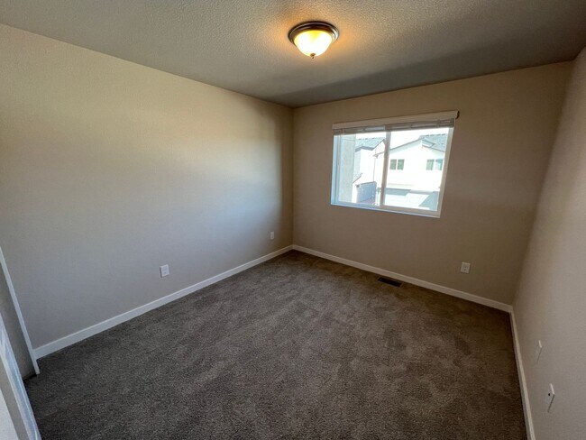 Building Photo - Modern 3 Bed 3 Bath Townhome off of N Carefree and Tutt!!! **Built in 2023**