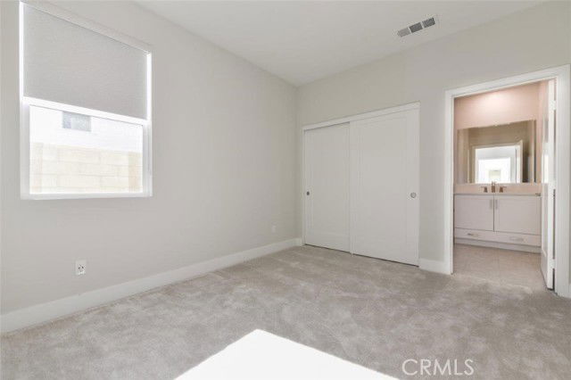 Building Photo - 132 Chorus