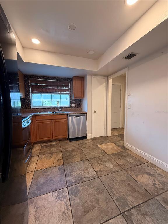 Building Photo - 7091 Balboa Dr