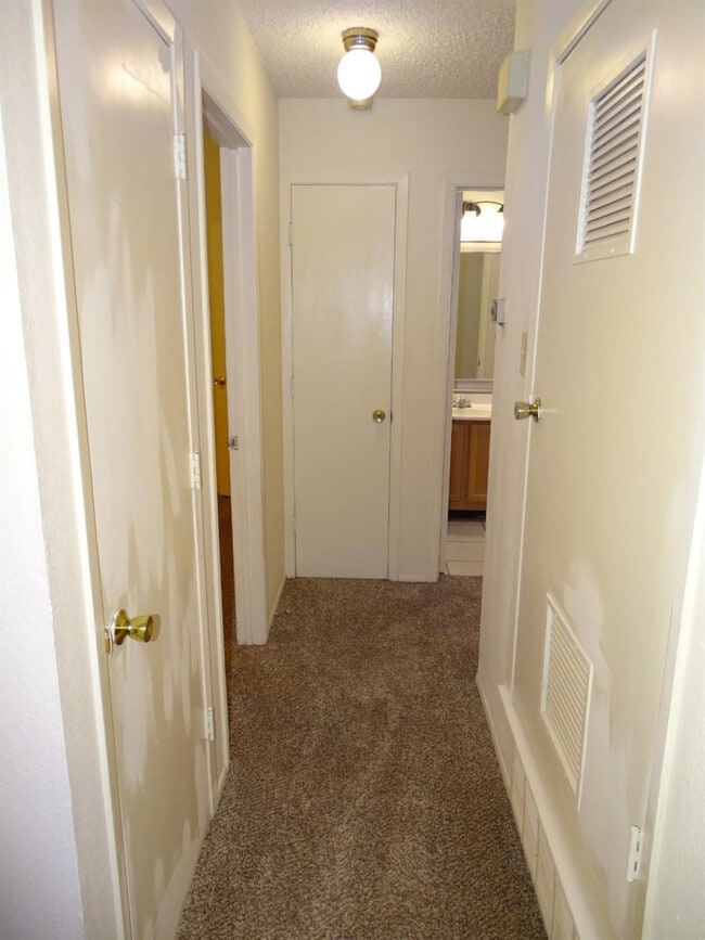 Building Photo - 206 N Troy Ave
