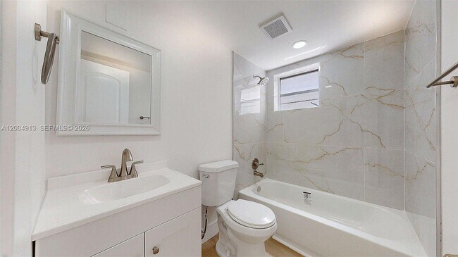 Building Photo - 567 SW 3rd St