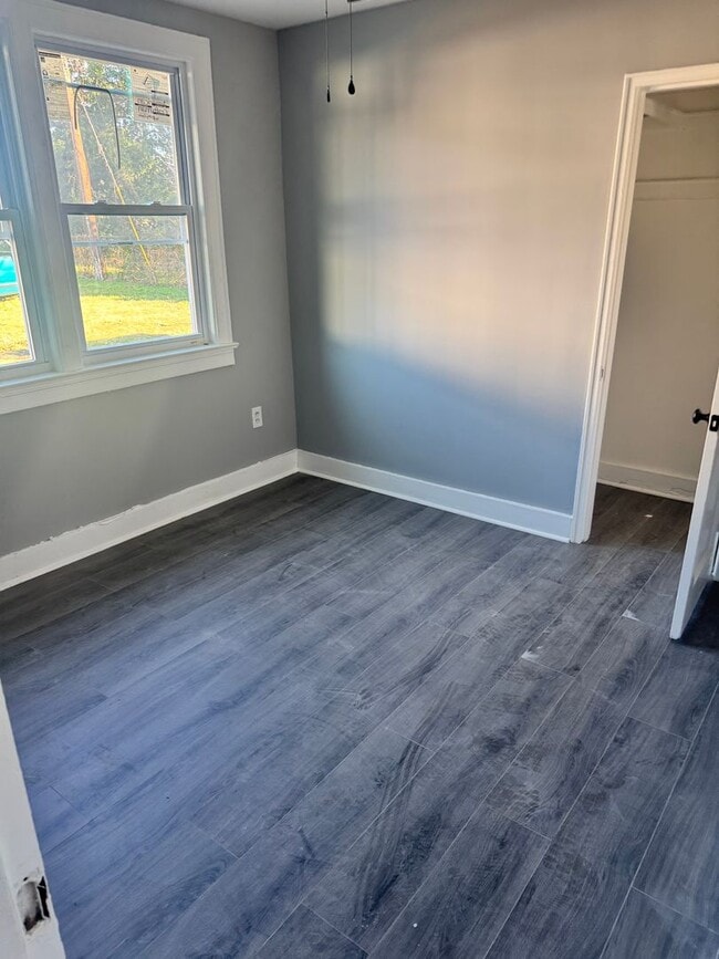 Building Photo - Newly renovated 2bd/1ba Apartments