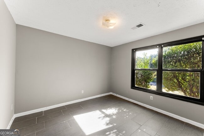 Building Photo - 59 Sloan St