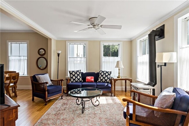 Building Photo - 6 Gladding Ct