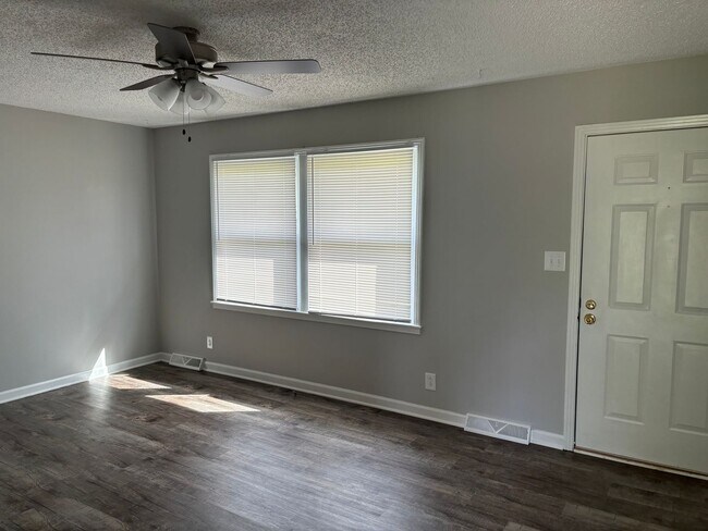 Building Photo - 927 Kenwood Dr