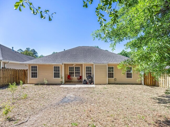 Building Photo - 2056 Sylvan Lake Dr