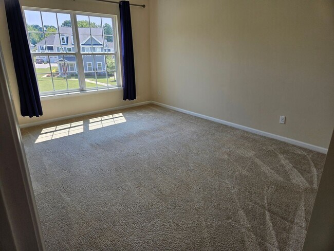 Building Photo - Wow! Incredible Luxury Townhome in Williamsburg!