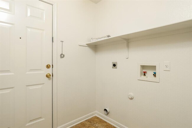 Building Photo - 1561 Kenneys Way