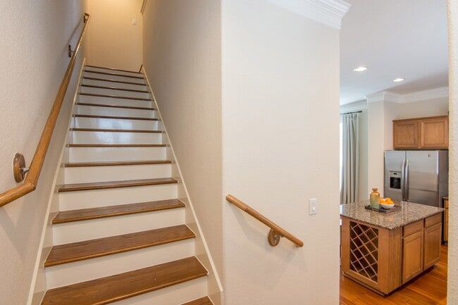 Building Photo - 3002 Clearview Cir