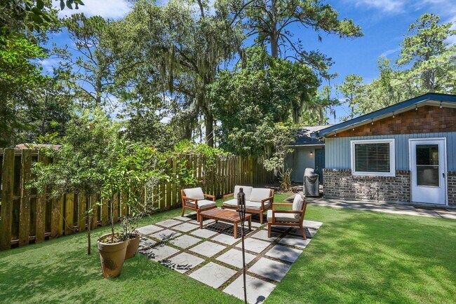 Building Photo - Fully Furnished Home in the Heart of Southside Savannah!