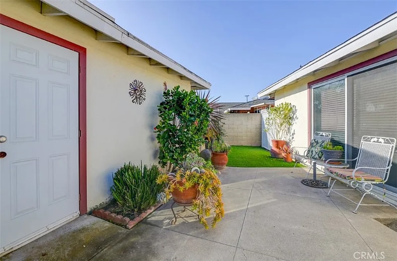 Building Photo - 2275 W Coronet Ave