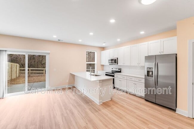 Building Photo - 645 Brookwood St