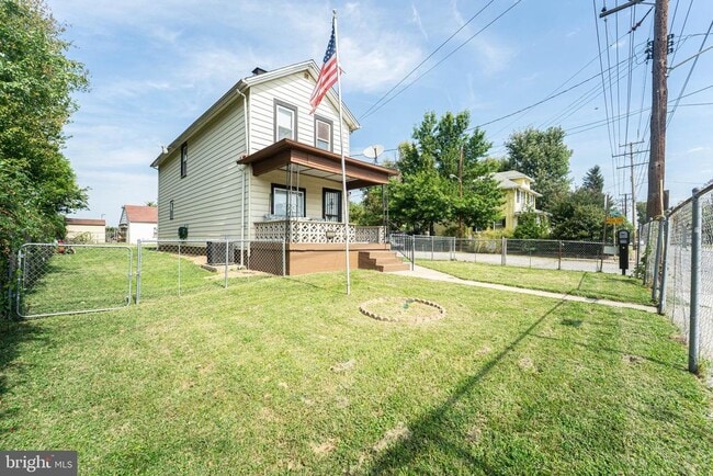 Building Photo - 926 Church St