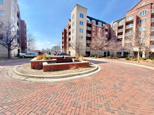 Building Photo - 4811 N Olcott Ave