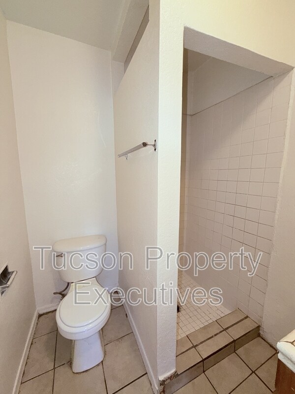 Building Photo - 208 W Ventura St
