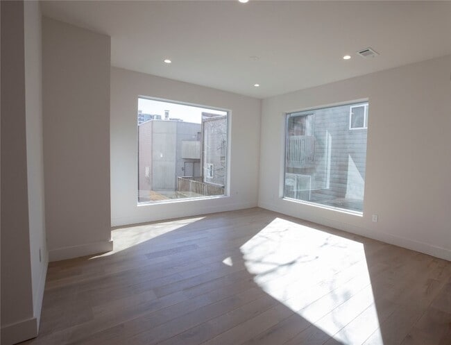 Building Photo - 3512 Mt Vernon St