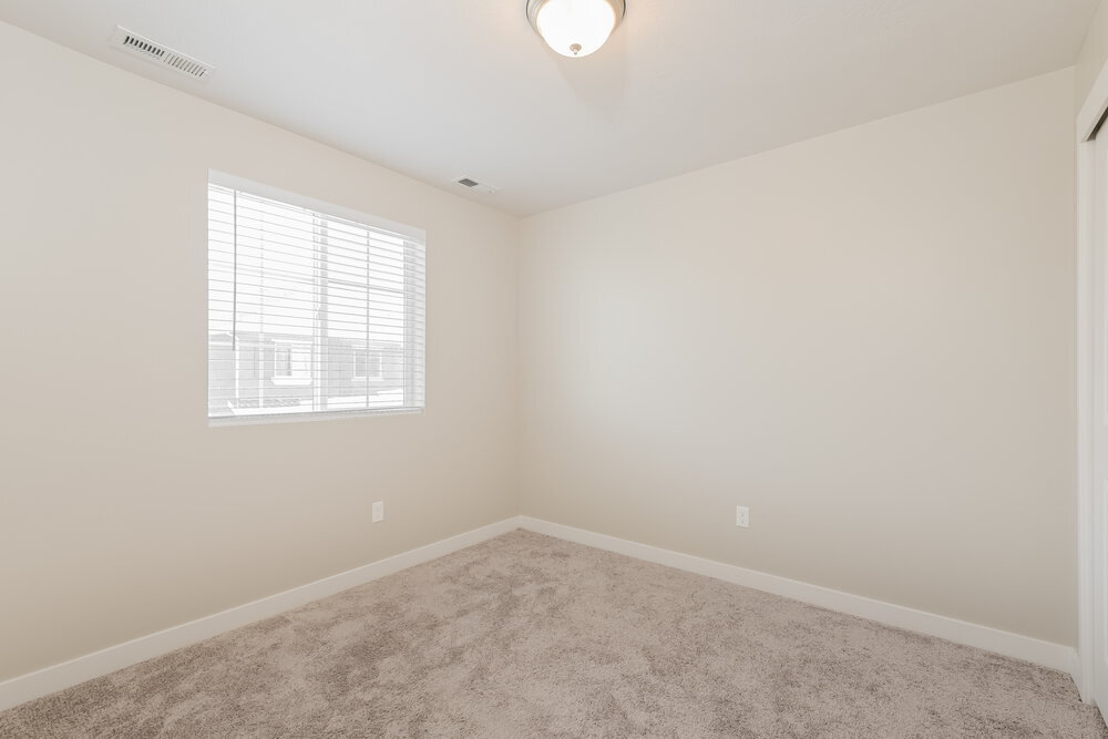 Building Photo - 3036 S Red Pine Dr