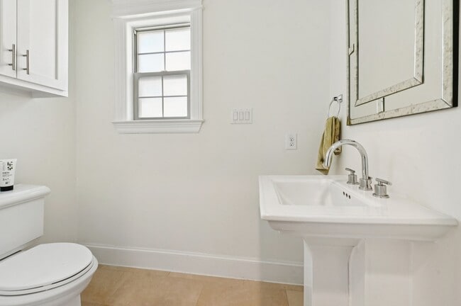 Building Photo - 5636 Kiam St