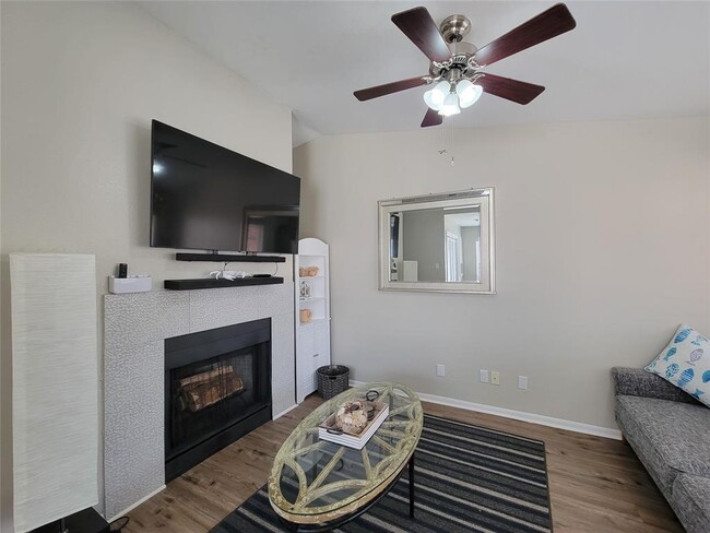 Building Photo - 3506 Cove View Blvd