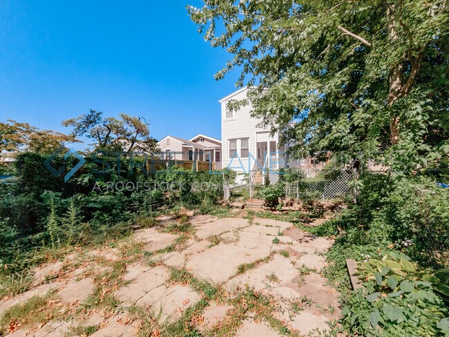 Building Photo - REDUCED!