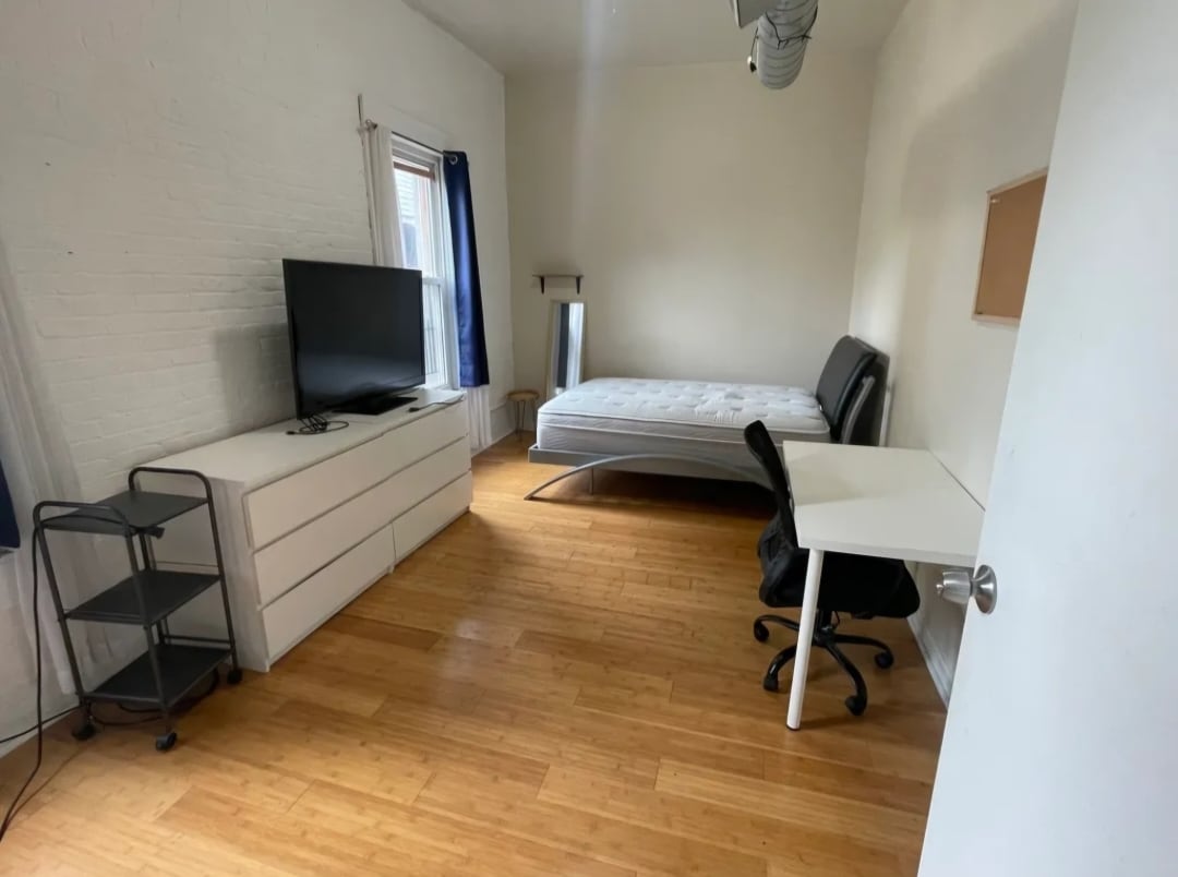 2R Bedroom - 23 E Clinton St