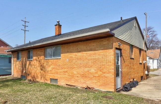 Building Photo - Freshly Renovated 3-Bedroom Home – Move-In Ready with Modern Updates!