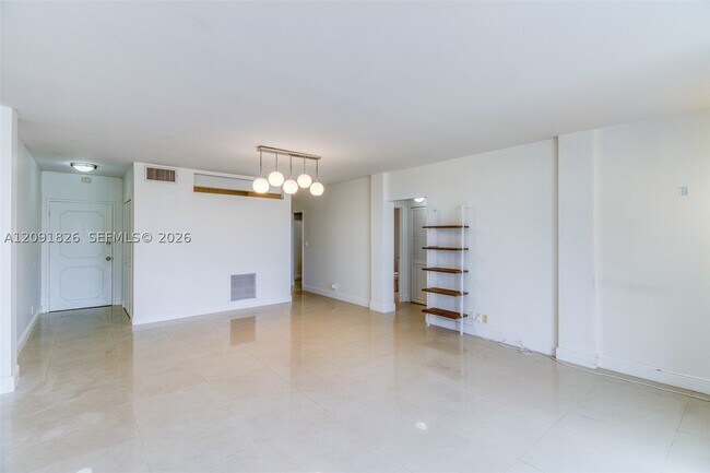 Building Photo - 9381 E Bay Harbor Dr