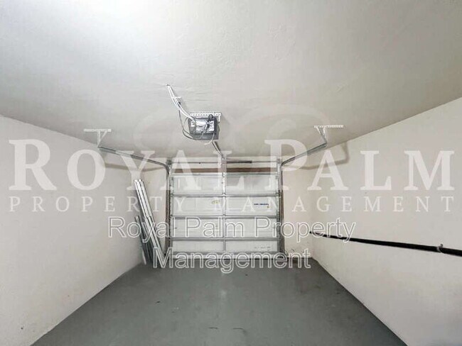 Building Photo - 111 SE 2nd Ave