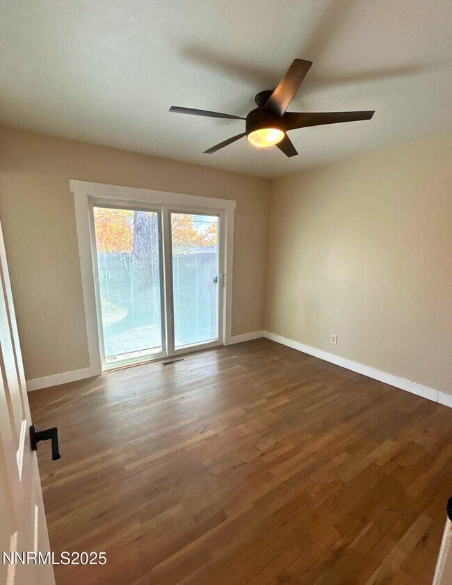 Building Photo - 640 James Ln