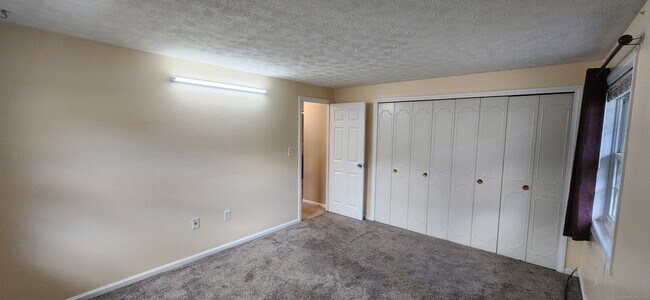 Building Photo - 1178 Middle Turnpike W