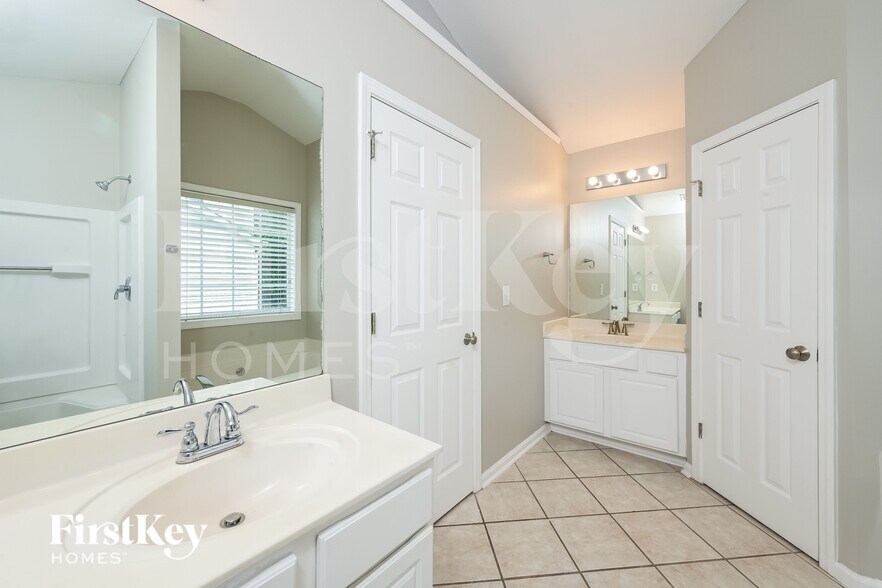 Building Photo - 1577 Silver Ridge Dr SW