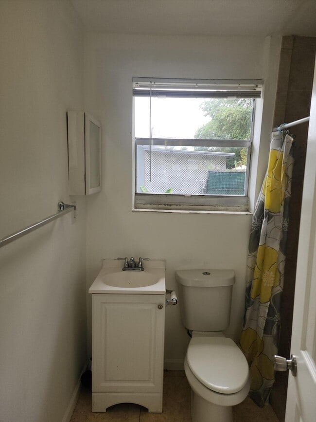 Building Photo - 5999 NW 42nd Ave